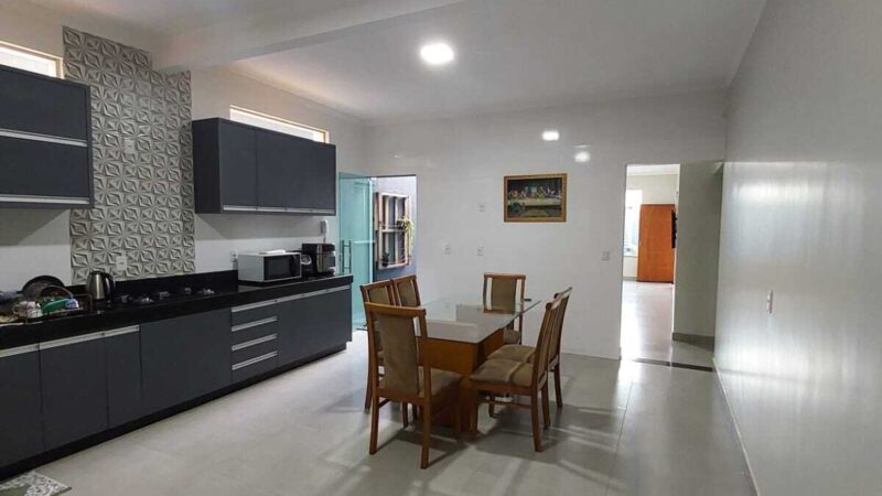 Casa á venda no Setor de Chácaras Abreu com ambientes espaçosos R$ 400.000,00